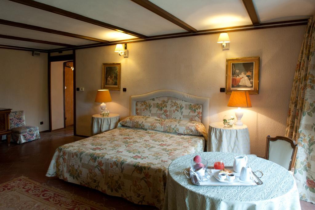 Relais Del Castello Di Oviglio Hotel Exterior foto